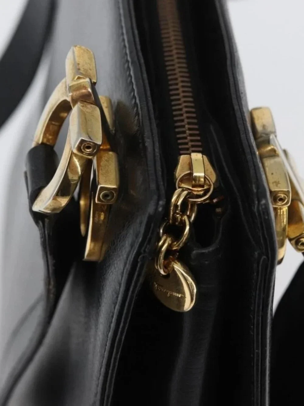 Salvatore Ferragamo Gancini Shoulder Bag Leather Black Gold Auth AMZ436